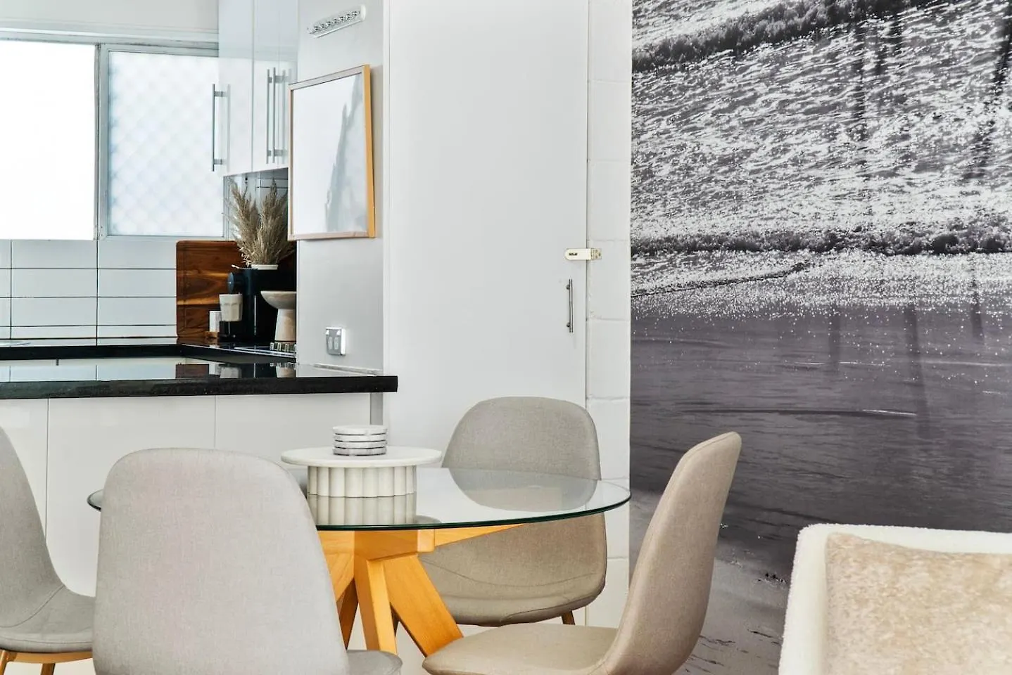 The Surfers' Loft - A Calm Coastal Pad By The Beach Gold Coast